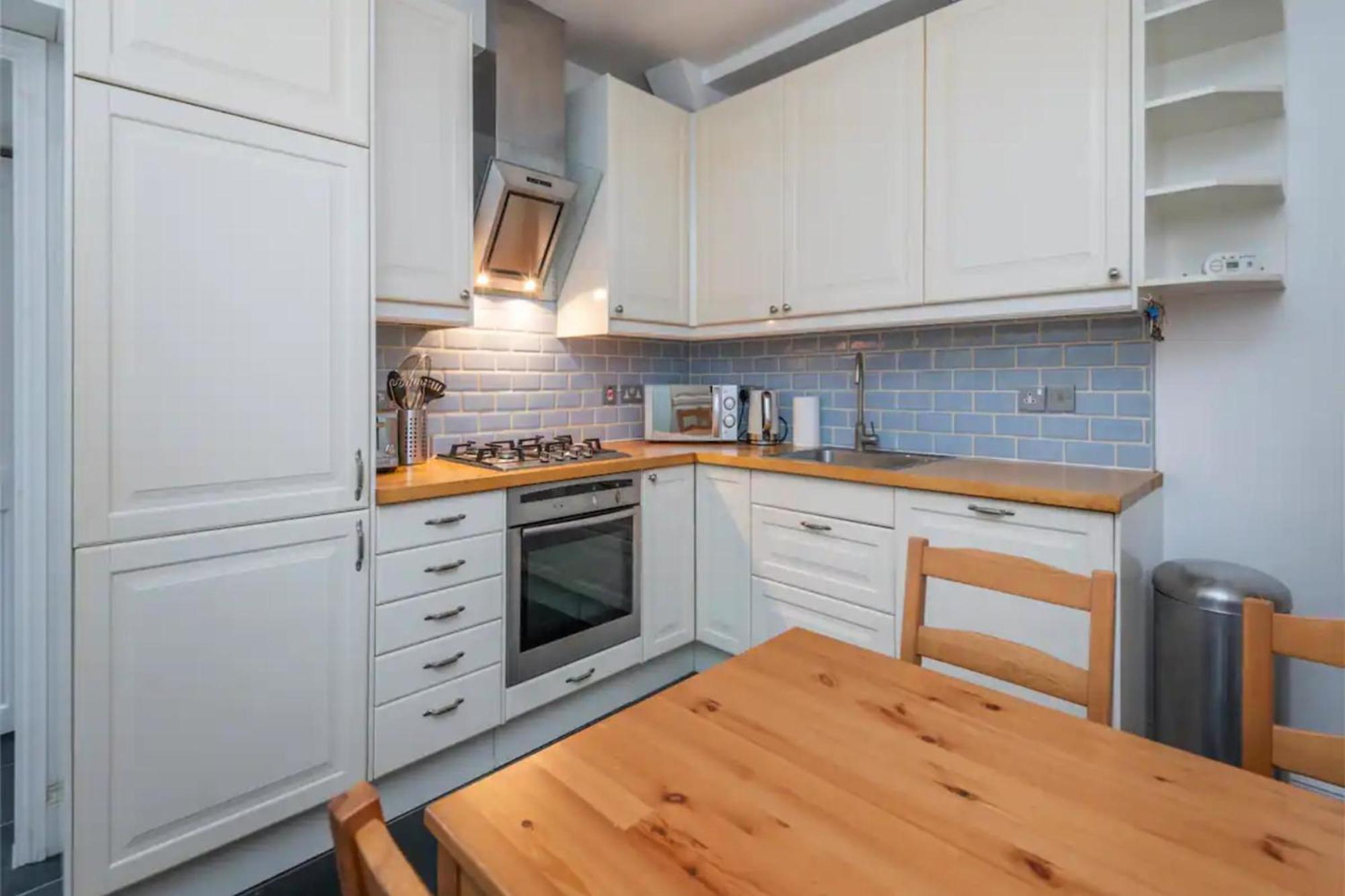 Ground Floor - Private Garden * Londra