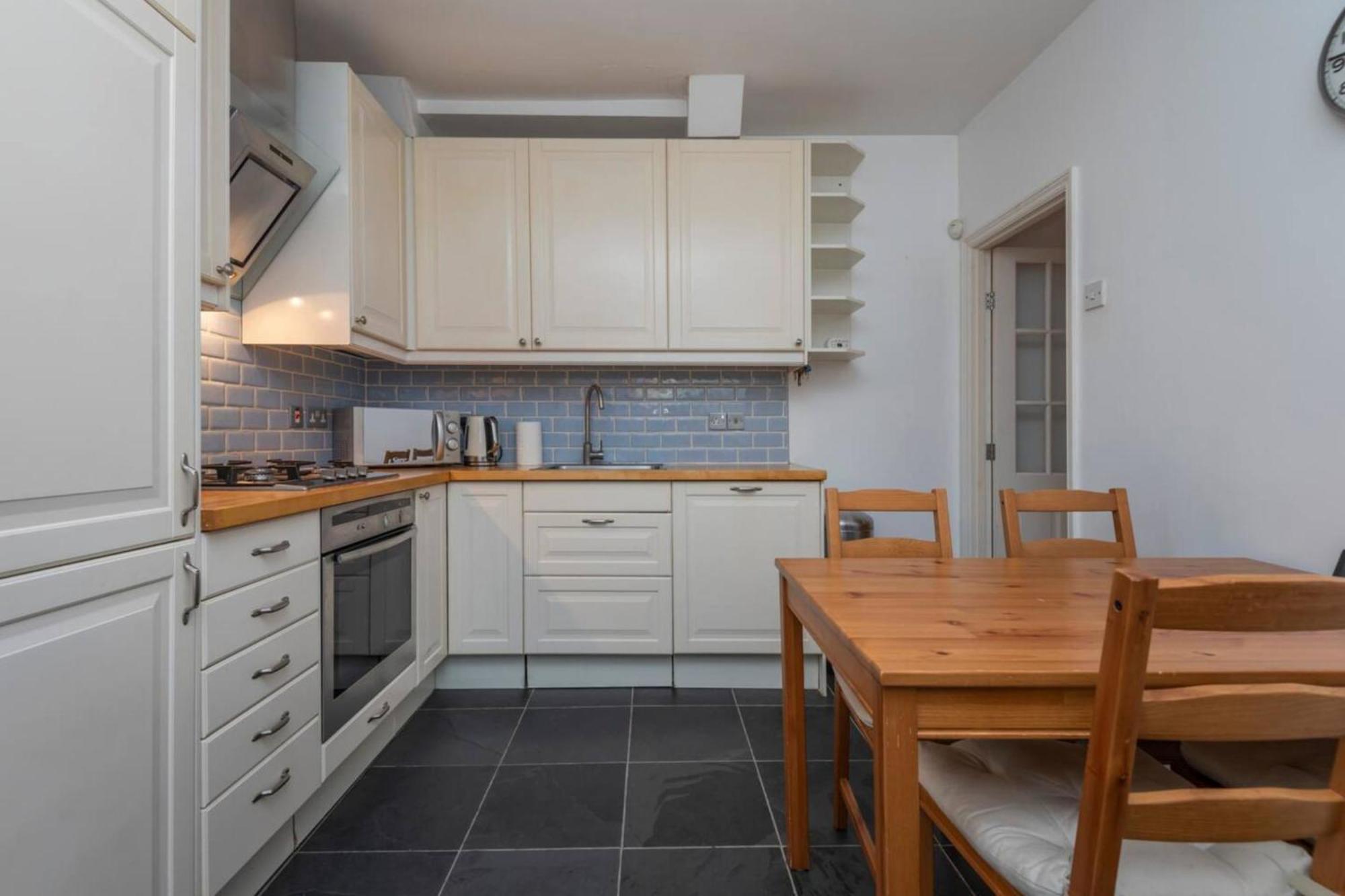 Ground Floor - Private Garden * Londra