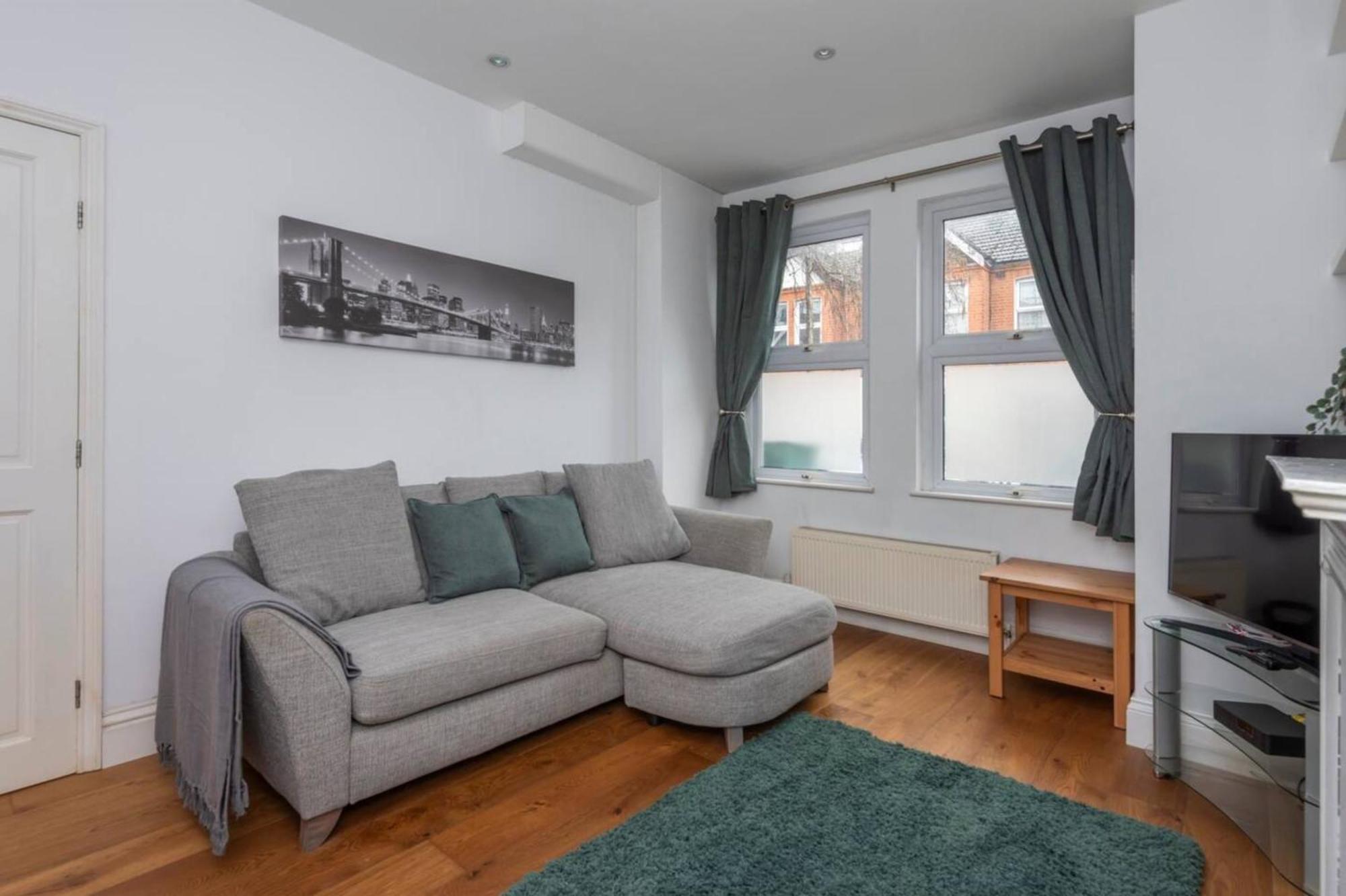 Ground Floor - Private Garden Londra