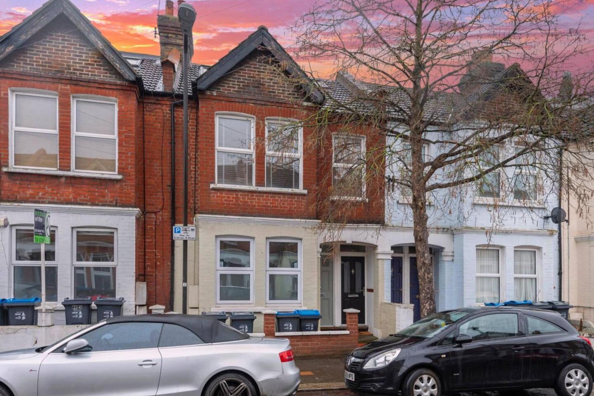 Ground Floor - Private Garden Londra